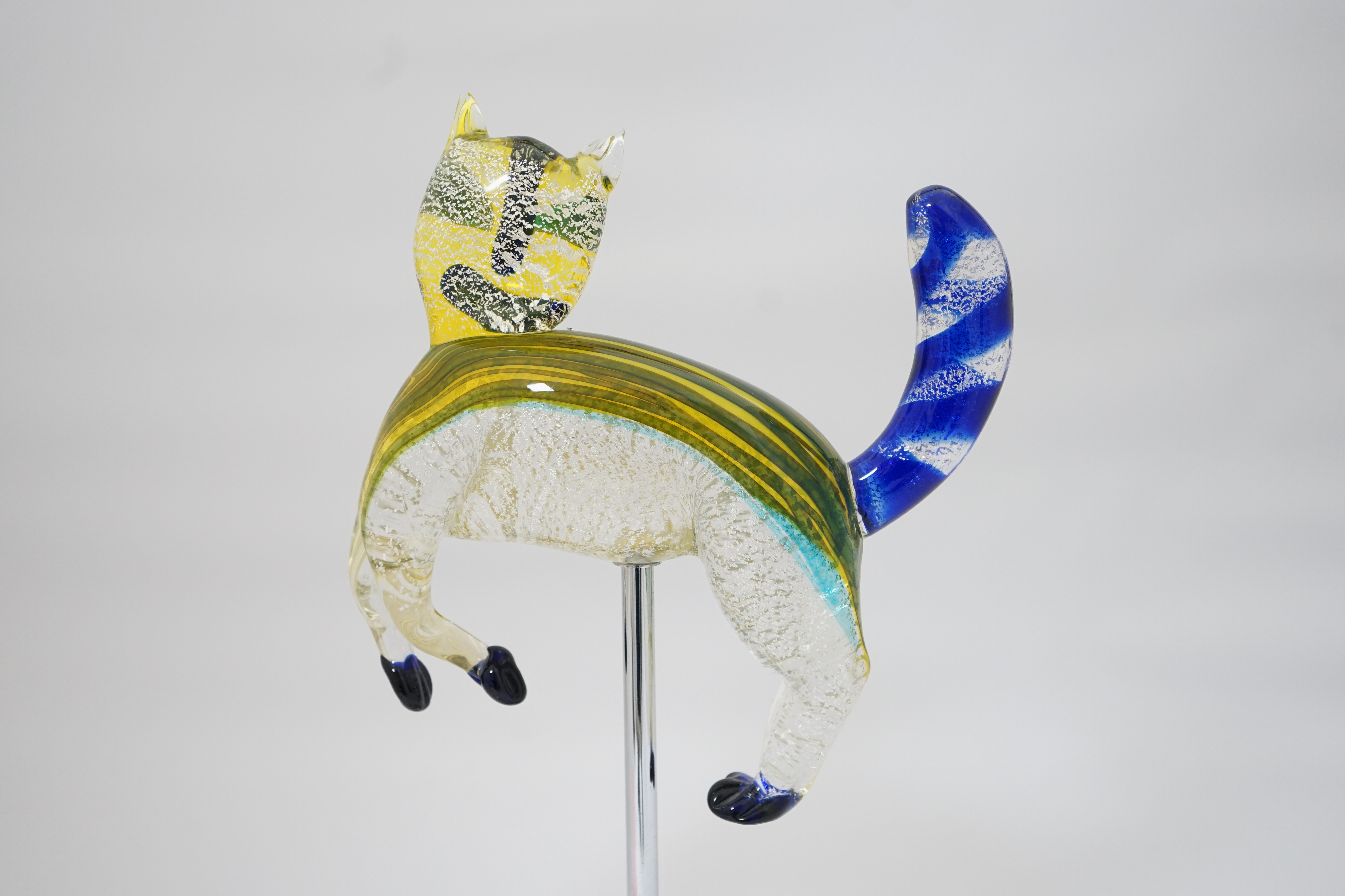 A Murano cat on stand, manner of Alfredo Barbini